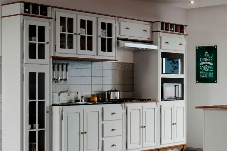 Faça você mesmo: 9 ideias para você repaginar os armários de cozinha