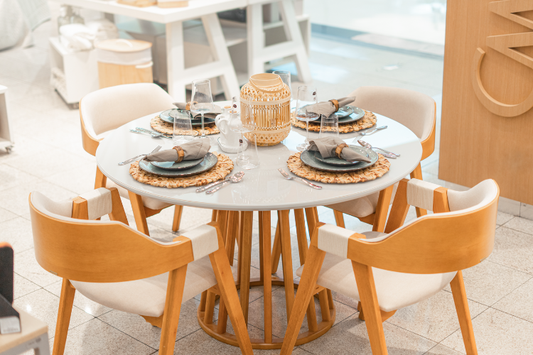 Escolha uma mesa para o seu apartamento!